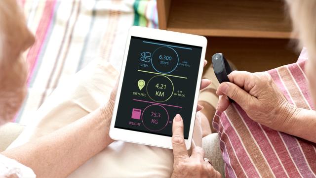 Ältere Personen mit Ipad