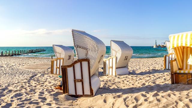 Strand mit Strandkörben
