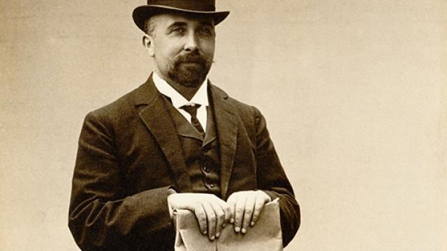 Felix Hoffmann sitzend